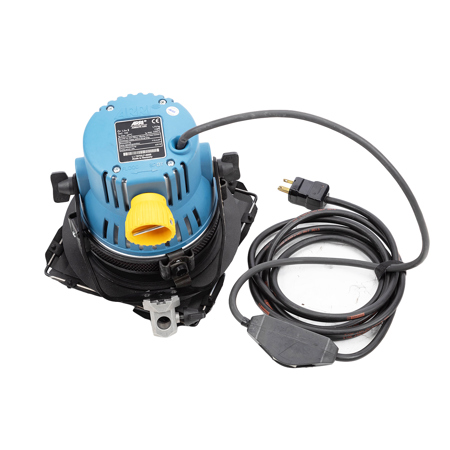 ARRI 650W Tungsten Fresnel Compact 3-Light Kit, 220V Bulb, Heavy-Duty Wheeled Case