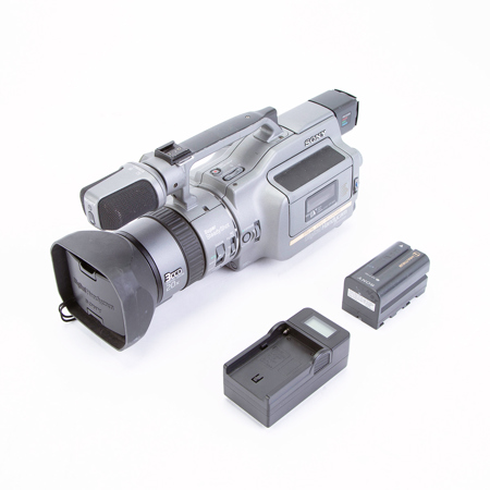 Sony DCR-VX1000 Mini-DV Digital Video Camera