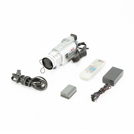 Canon Optura Xi Mini DV Camcorder 2.0 MP with 11X Optical Zoom/ 220X Digital Zoom, Color viewfinder and 3 1/2" LCD Screen & Image Stabilizer