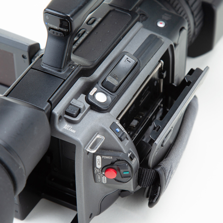 USED Sony DSR-PD170 3-CCD Mini DVCAM/Mini DV Camcorder.