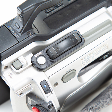 USED Sony DCR-VX2000 Digital Mini-dv 3-ccd Camcorder Kit