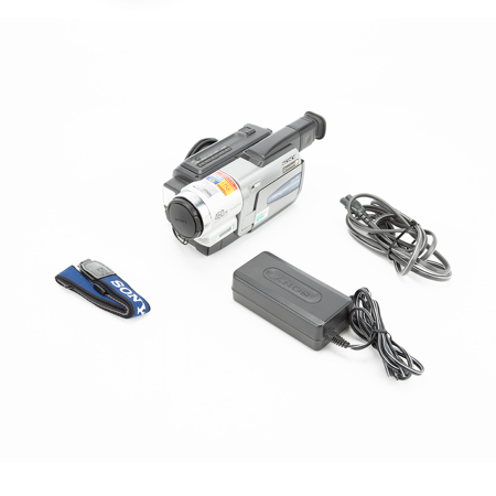Sony CCD-TRV68 Hi8 Handycam Camcorder 20x Optical Zoom