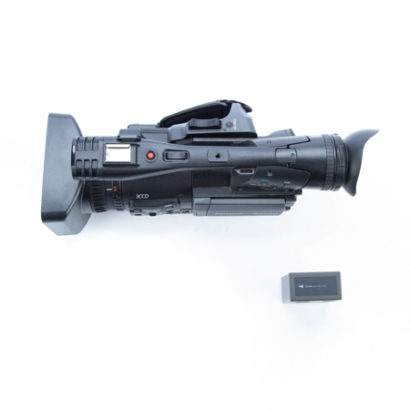Panasonic AG-HMC150 Professional 3-CCD Handheld AVCCAM Camcorder