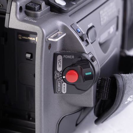 【きれいに録画】SONY DSR-PD150 3CCD MiniDV カメラ USED Sony DSR-PD150 3 CCD Mini DVCAM/Mini DV Camcorder