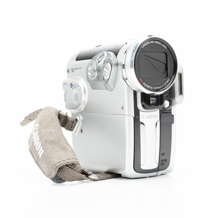 Canon HV10 HDV High Definition Mini DV Camcorder, True HD CMOS 2.96 MP Sensor (1920 x 1080), 10x Optical / 200x Digital Zoom.