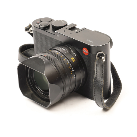 Leica Q (Typ 116) Compact Digital Camera, 24MP Full Frame Sensor, Summilux 28 mm/f1.7 ASPH lens - Black Anodized
