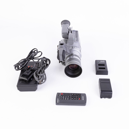SONY CCD-VX3 HI-8 VIDEO CAMERA