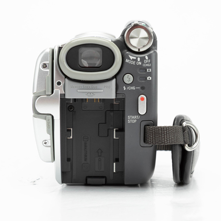 USED Sony DCR-DVD505 2.1 Megapixel Camcorder, ClearVID CMOS Sensor