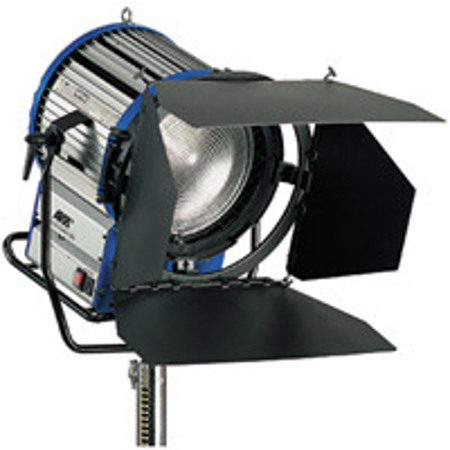ARRI Compact HMI Fresnel Lighting Kit with 11.82" Fresnel Head, Ballast and Cable, 4,000 Watts, 120 / 220 Volts, 6000°K.