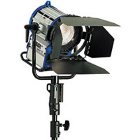ARRI Compact HMI Fresnel Lighting Kit with 5.12" Fresnel Head, Ballast and Cable, 575 Watts, 120 / 220 Volts, 6000°K.