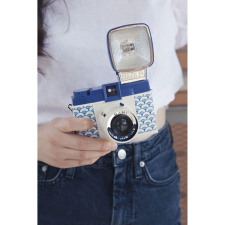 フィルムカメラ lomography Diana F+  NAMI Diana F+ Camera & Flash Nami – Lomography