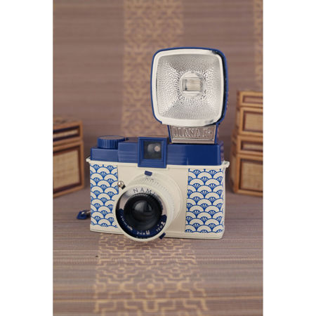 Lomography Diana F+ Medium Format 120 Film Camera with Diana Lomography Diana F+ Medium Format 120 Film Camera with Diana
