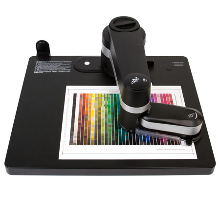 X-Rite i1Basic Pro 3 Spectrophotometer and i1iO 3 Automated Chart