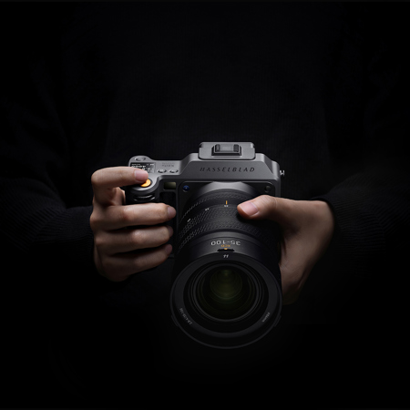 Hasselblad X2D II 100C Medium Format Mirrorless Camera + 35-100mm