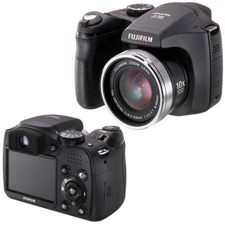Fujifilm FinePix S700 Black SLR Digital Camera Kit - with 2 GB SD Memory Card - Camera Bag - Professional Lens Cleaning Kit