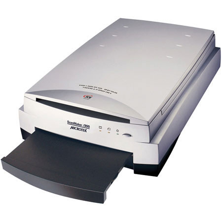 Microtek ScanMaker i900 Dual Media, Multiformat Flatbed Scanner, 3200-DPI