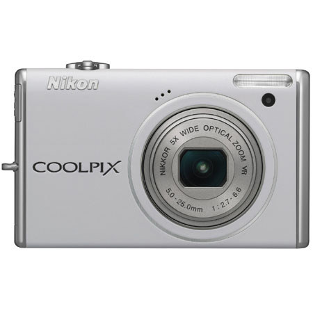 Nikon S640 Digital Camera Kit with 4GB Card, White