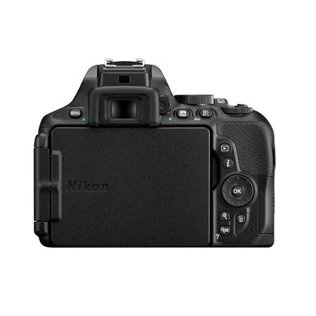 Nikon D5600 DSLR with 18-140mm DX VR Lens