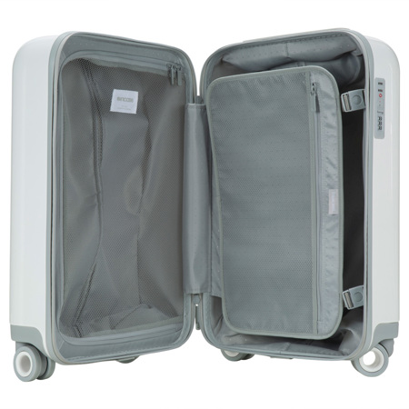 Incase NoviConnected 4 Wheel Hubless Travel Roller with USB-C Power, Gloss White
