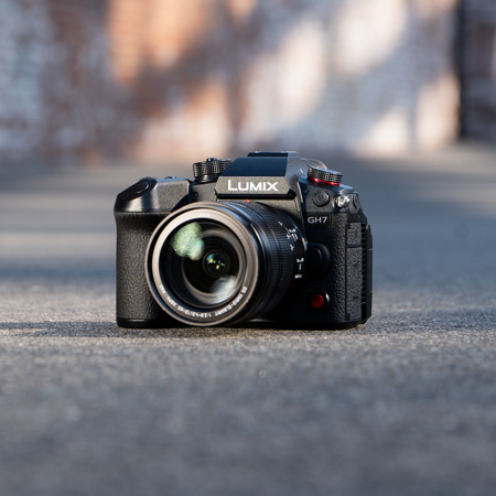 Panasonic LUMIX GH7 Camera w/LUMIX G Leica DG Vario-Elmarit 12
