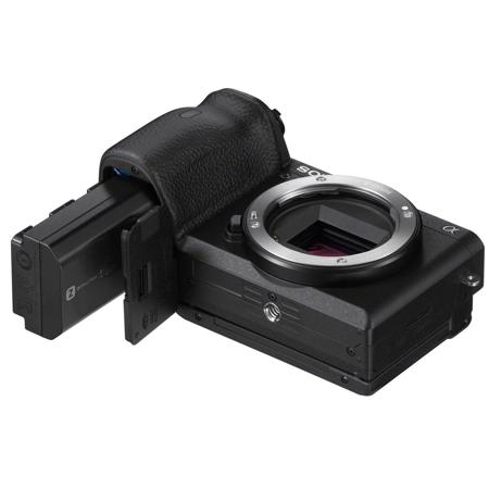 Sony Alpha a6600 Mirrorless Camera with 18-135mm Lens Sony Alpha a6600 Mirrorless Camera with 18-135mm Lens