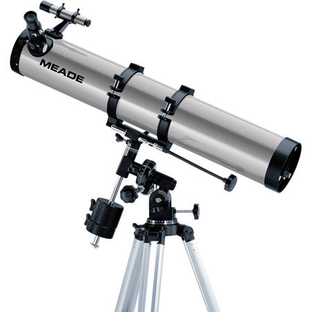 Meade Deluxe 114EQ-A, 4.5" f/8 Equatorial Reflecting Telescope with Eyepieces & Tripod.