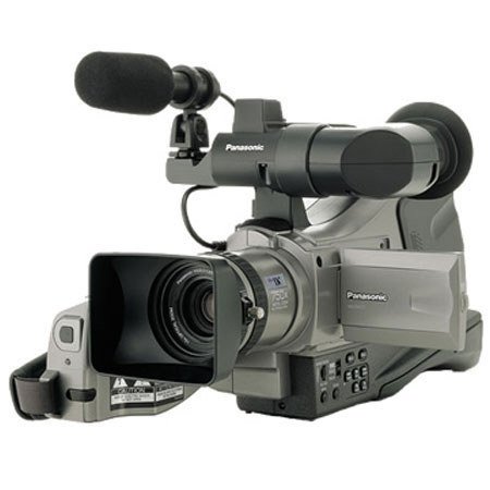 Panasonic AG-DVC7 Mini DV Camcorder, 15x Optical / 750x Digital Zoom, 2.5" Color LCD Monitor