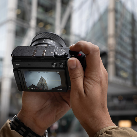 Panasonic LUMIX S 40mm f/2 Lens for L-Mount, Silver S-S40S