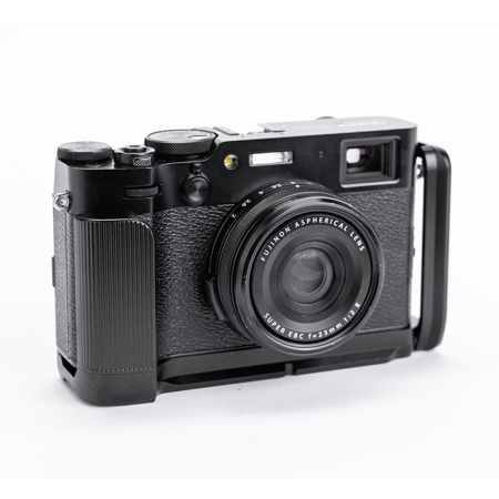 Peak Design Field Bracket with Grip for Fujifilm X100VI Camera