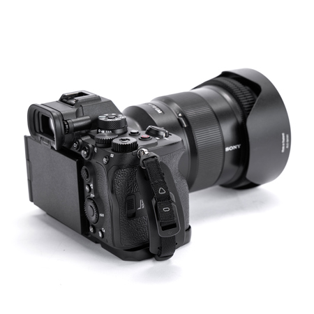 Peak Design Field Bracket for Sony A7RV Camera