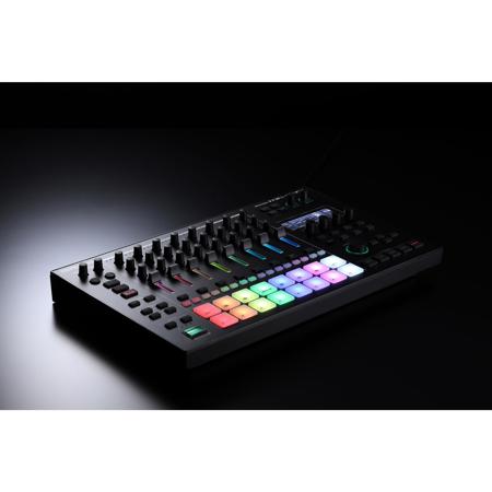 Roland MC-707 Groovebox with 8 Tracks, 128 Clips MC-707