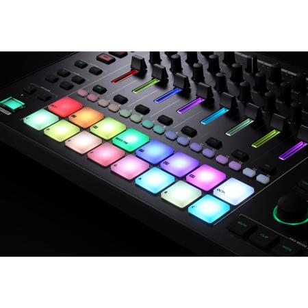 Roland MC-707 Groovebox with 8 Tracks, 128 Clips MC-707