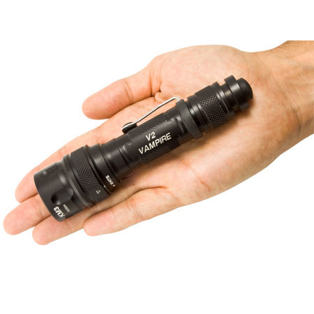 中古】SUREFIRE V2 VAMPIRE 2セル6V純正ボディ BK 現行ロゴ