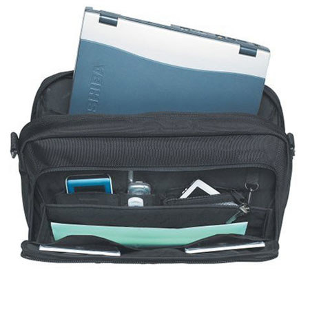 Solo PT920-4 17" Laptop Messenger Bag, Black