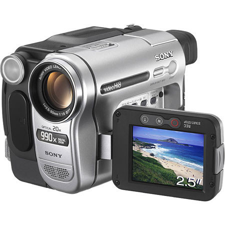 Sony CCD-TRV-138 Hi-8 Camcorder with 2.5" Swivel LCD Screen. 20x Optical Zoom, 990x Digital Zoom