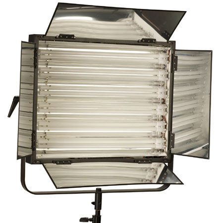 Smith-Victor FL-330, 6 Tube 110W, 5600k Light Bank