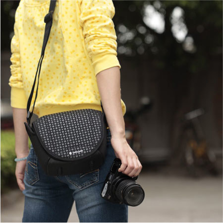 Vanguard Nivelo 18 DSLR Bag, Black