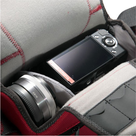 Vanguard Nivelo 18 DSLR Bag, Red