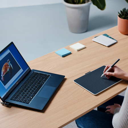 Wacom - WACOM　Wacom One ペンタブレット small　CTC4110WLW0D　ホワイト Wacom One S Bluetooth Creative Pen Tablet, White CTC4110WLW0A