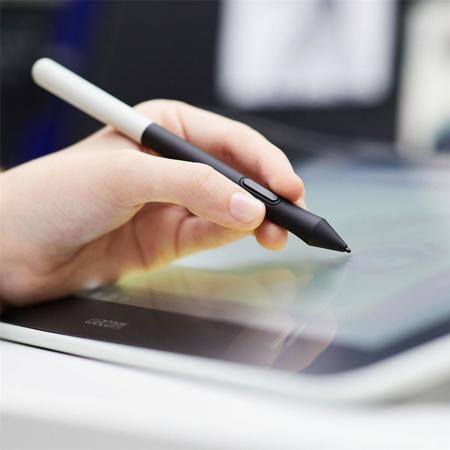 Wacom One DTC133 ホワイト ワコム、42,900円の初心者向け13.3型液晶ペンタブ「Wacom One