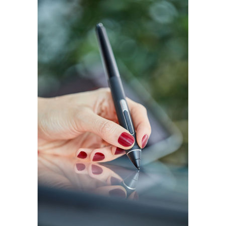 【あん】WACOM Cintiq 22 (DTK2260K0D) Amazon.com: Wacom Cintiq 22 Drawing Tablet with Screen, 21.5