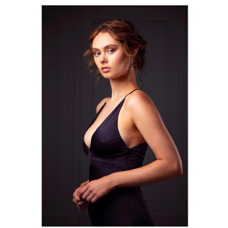Westcott X-Drop Lightweight Canvas Backdrop, Dark Wall Molding, 5x7'