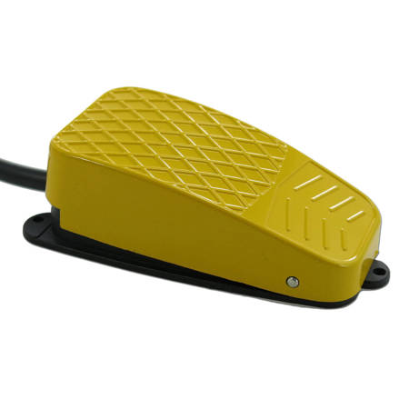 X-Keys USB Three-Switch Interface with Yellow Commercial Foot Switch
