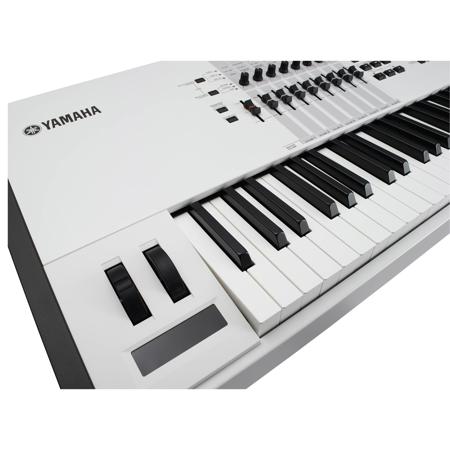 Yamaha MOTIF XF8 WH 88-Key Music Production Synthesizer, White