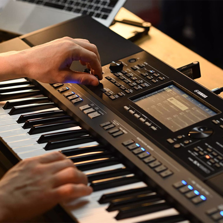 [新品-輸入] Yamaha PSR-SX920 61鍵キーボード。安い高級品 Amazon.com: Yamaha 61-Key Arranger Keyboard with Premium