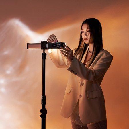 簡単操作で多機能なスティックライト「ZHIYUN CINEPEER CF100」の紹介