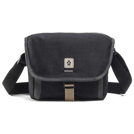 crumpler sling bag