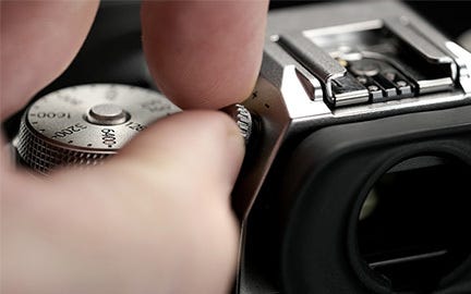 Lockable EVF’s diopter adjustment dial