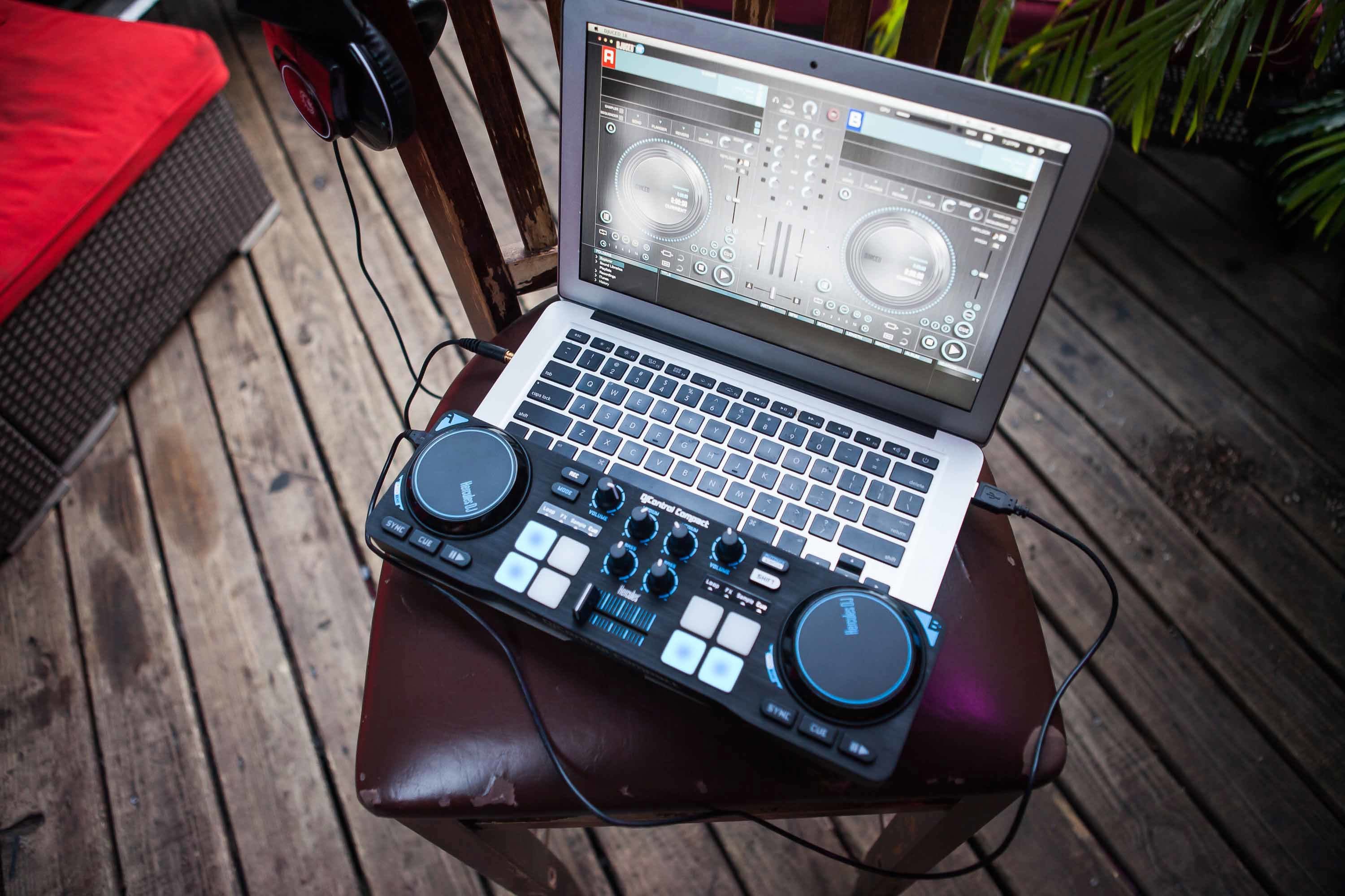 Hercules DJControl DJ Software Controller