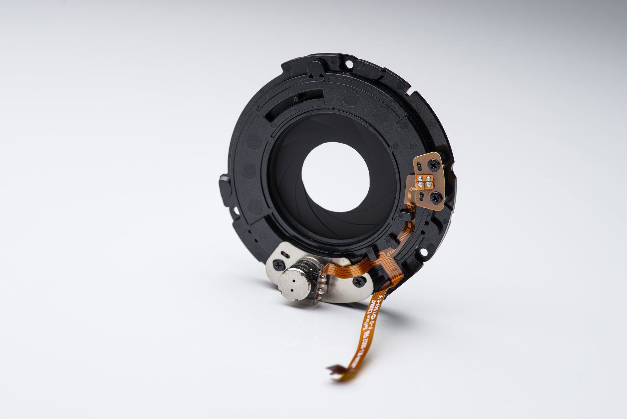 Electromagnetic diaphragm control